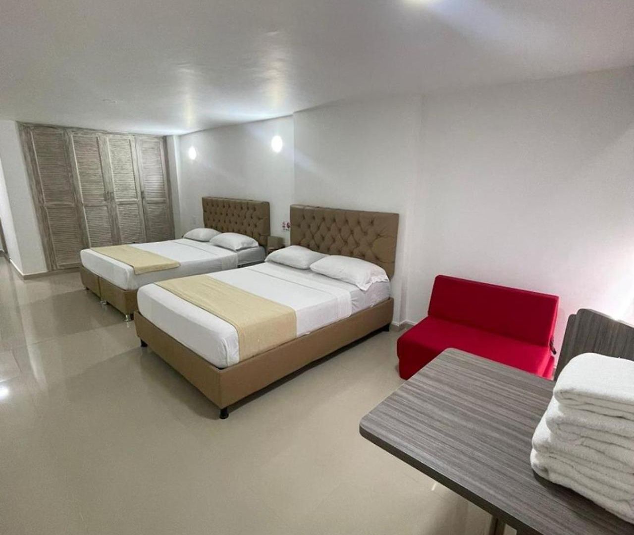 Hs-c Habitación Cuádruple Con Aire Acondicionado Y Piscina Apartamento