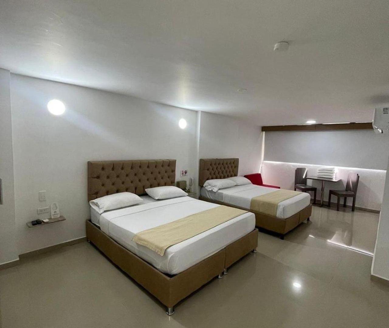Hs-c Habitación Cuádruple Con Aire Acondicionado Y Piscina * Cartagena
