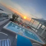 HS-C Habitación Cuádruple con aire acondicionado y piscina