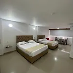 HS-C Habitación Cuádruple con aire acondicionado y piscina